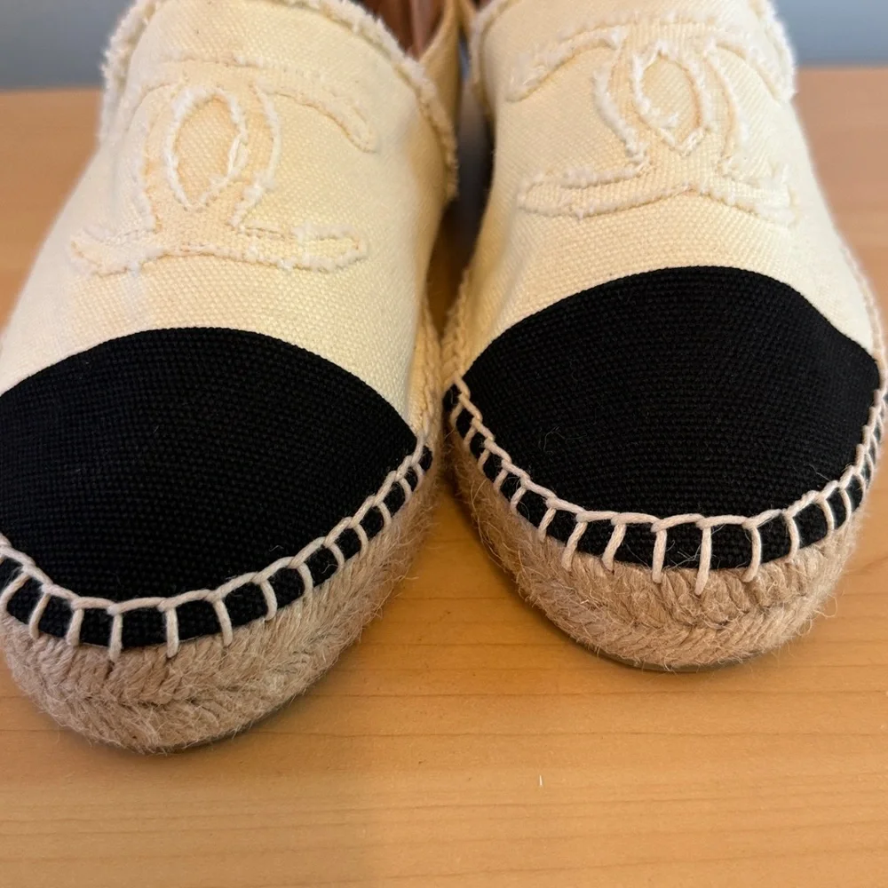 CHANEL Two-Tone Espadrilles in Black and Cream - Picture 2 of 11
